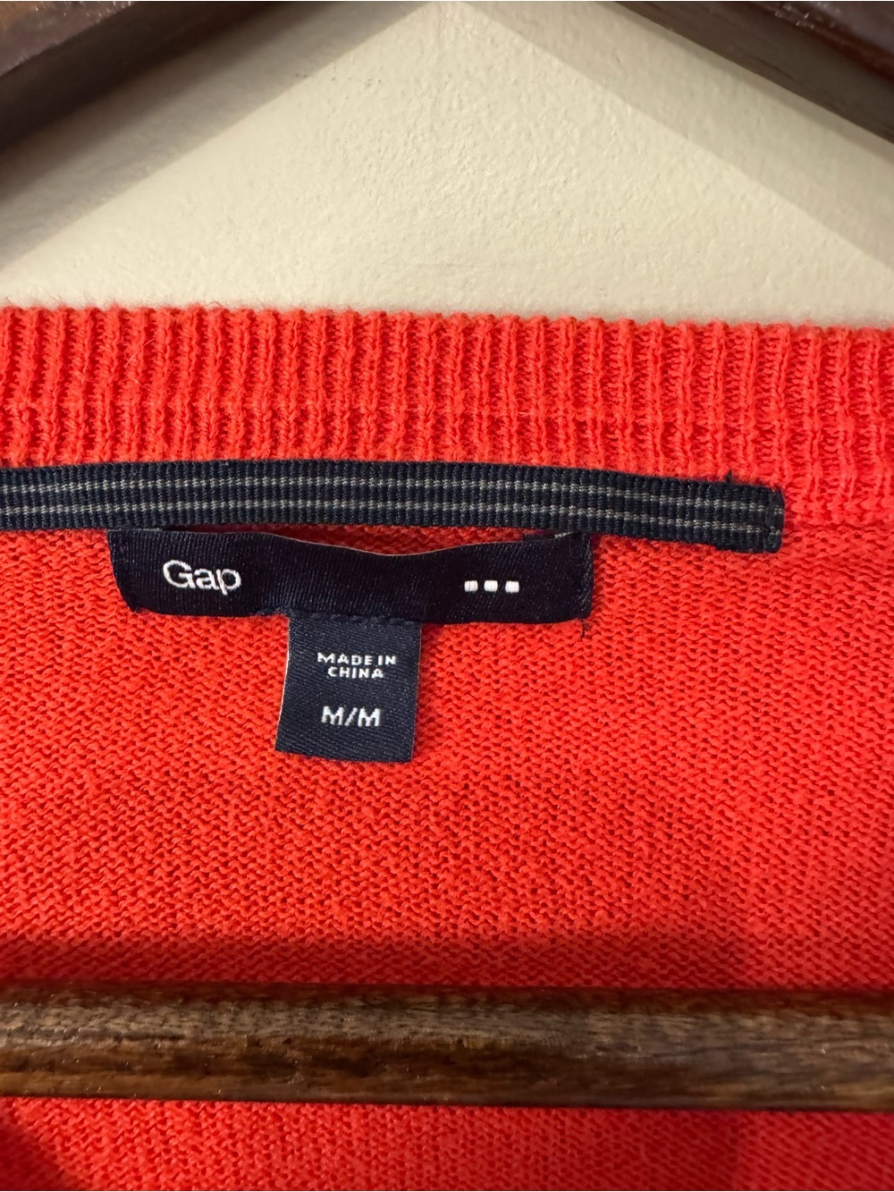 GAP Men's V-Neck Sweater in Bright Red - Picture 5 of 8